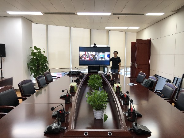 9I看片成人免费智能硬件設備怎麽選？